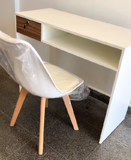 escritorio con silla